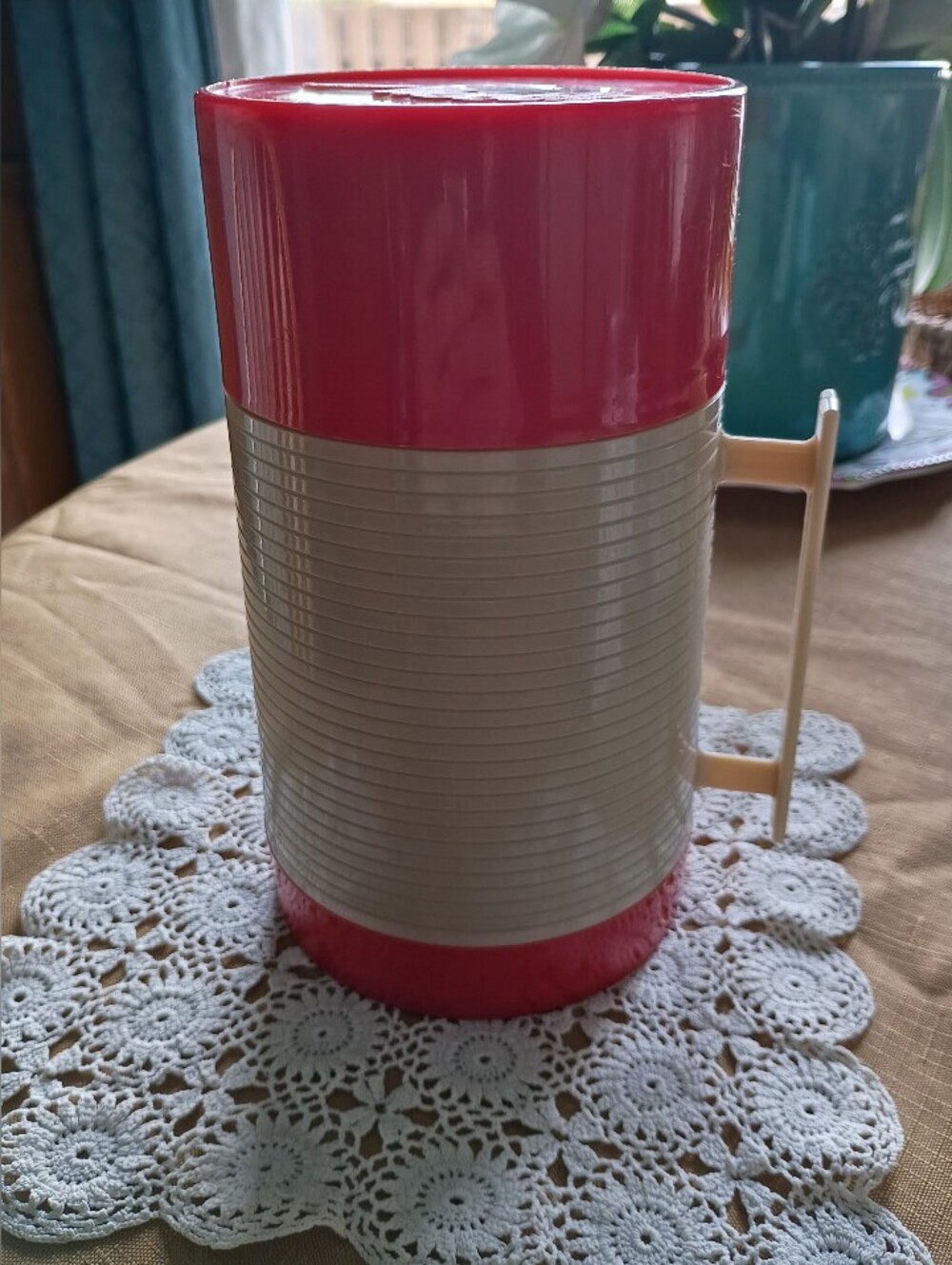 Vintage Aladdin's HY-LO Insulated Thermos Bottle, 1 Pint .47L, Red/Cream